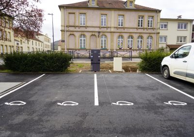 Rénovation de la Place de la République à Rombas - Bornes de charge pour automobiles électriques
